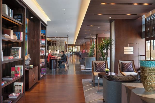 Club Room, 1 King Bed (Mandarin River)