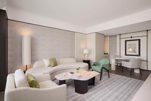 KING DELUXE SUITE