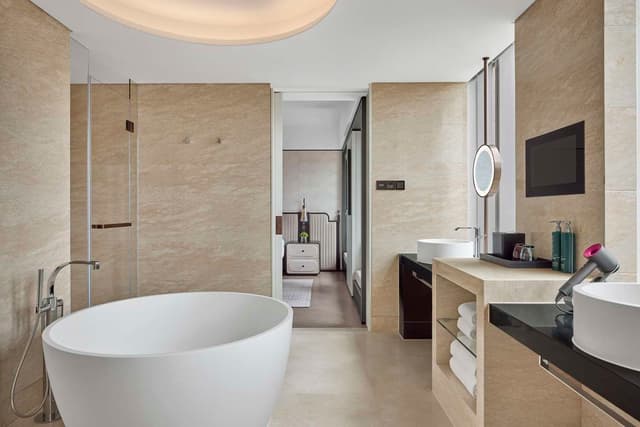 KING DELUXE SUITE