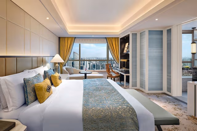 Premier Room, 1 King Bed, City View (Premier)