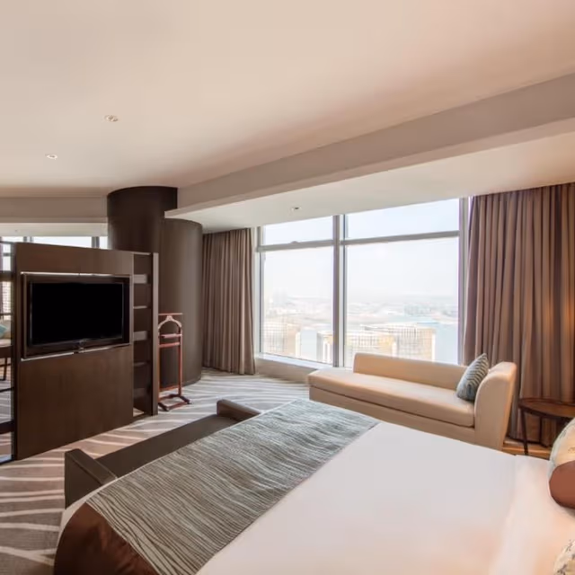 Premium Room, 1 King Bed, Club Lounge Access, City View