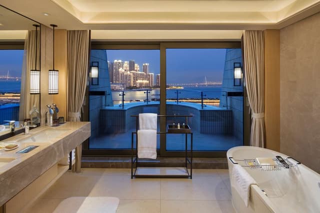 KING ONE BEDROOM SEAVIEW NANHAI SUITE NHW
