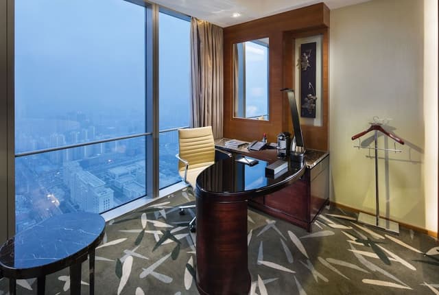 1 KING HILTON DELUXE PLUS