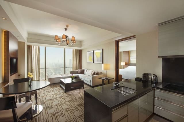 KING ONE BEDROOM APARTMENT WITH LOUNGE ACCESS
