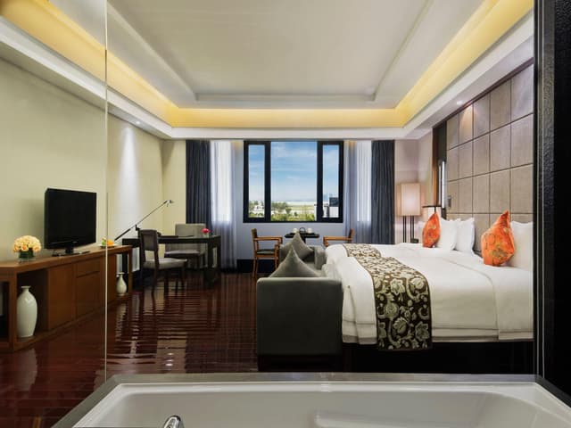 Deluxe Queen Room