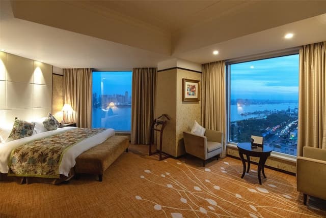 Business Room, 1 King Bed, Smoking, River View