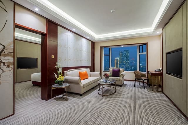 Deluxe Suite