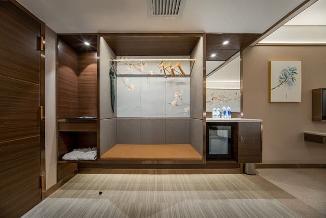 Premier Deluxe King Bed Room