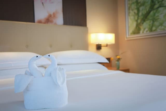 Lake View King Room