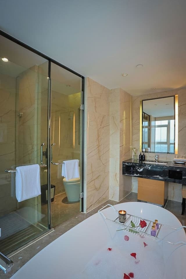 Deluxe Lake View King Room