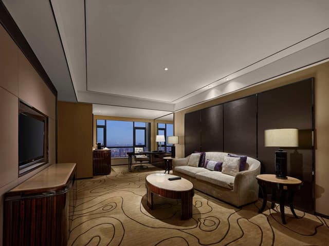 KING EXECUTUVE SUITE WITH LOUNGE ACCESS