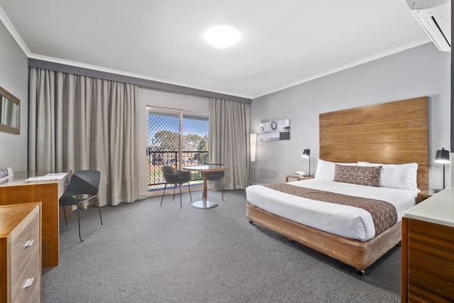 Standard Room, 1 Queen Bed