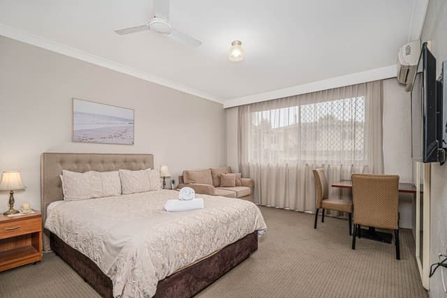 Deluxe Room, 1 Queen Bed
