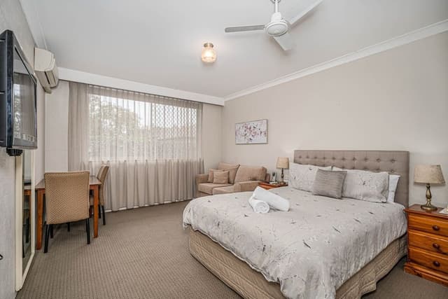 Deluxe Room, 1 Queen Bed