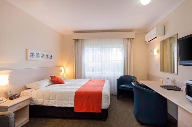 Standard Room, 1 King Bed
