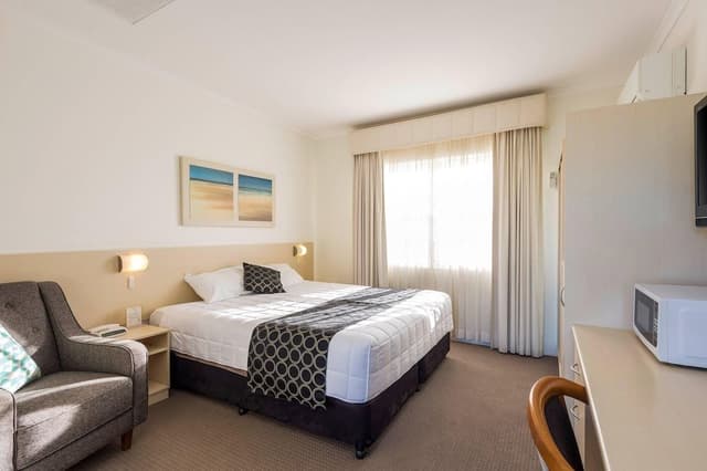 Standard Room, 1 King Bed