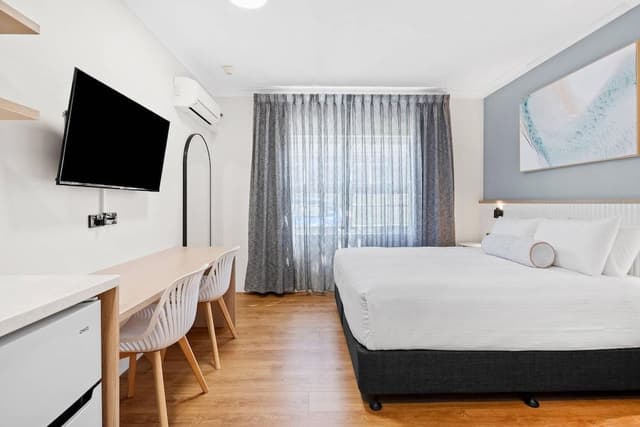 Deluxe Room, 1 King Bed, Non Smoking