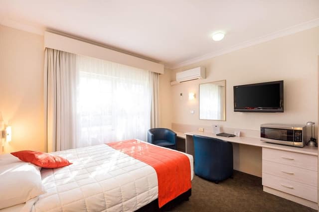 Standard Room, 1 King Bed