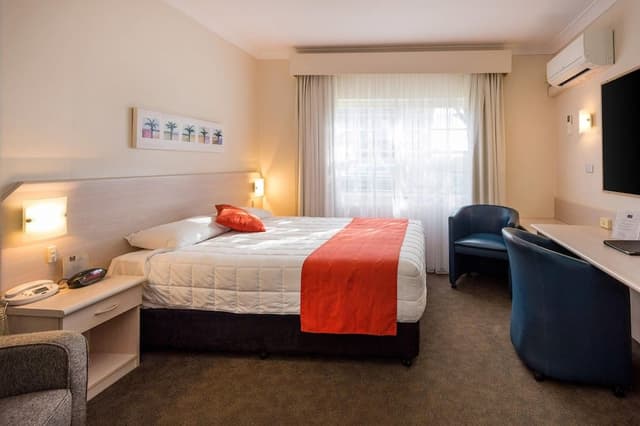 Standard Room, 1 King Bed