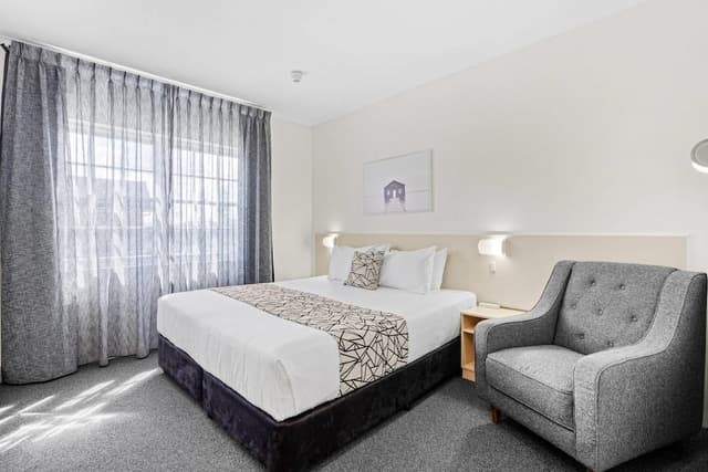 Standard Room, 1 King Bed