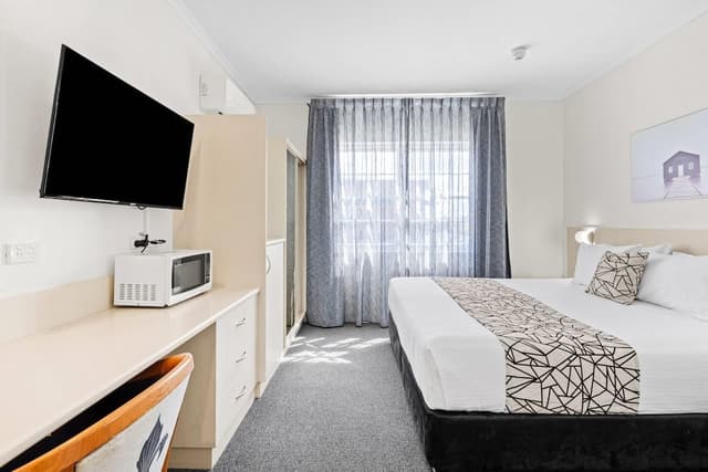 Standard Room, 1 King Bed
