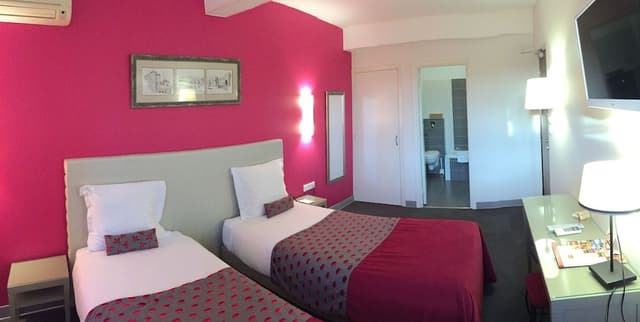 Superior Twin Room, Private Bathroom