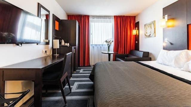 Standard Room, 1 Queen Bed