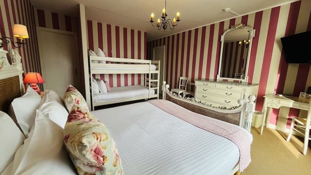 Classic Quadruple Room, Sea View