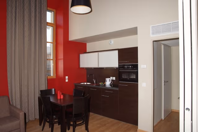 Duplex, One Queen Bed
