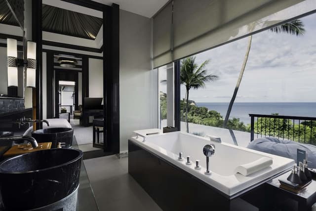 Family Ocean Pool Villa