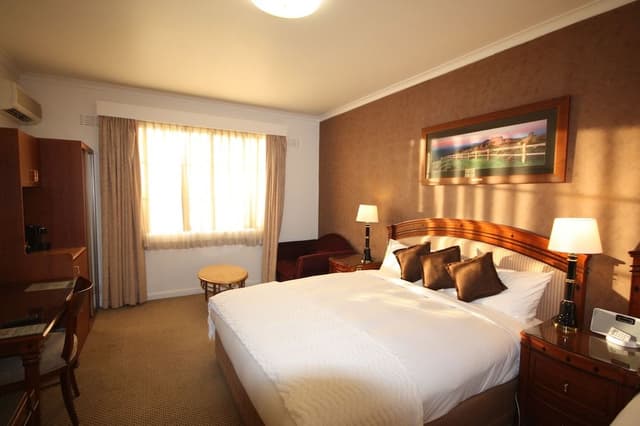 Deluxe Room, 1 King Bed