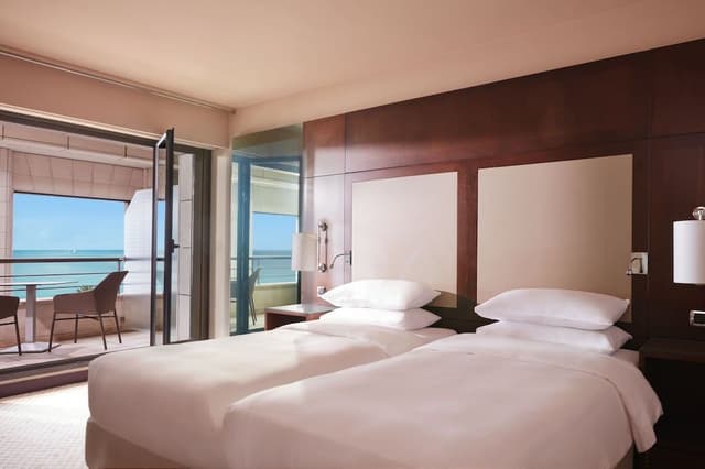 Room, 2 Twin Beds, Mountain View