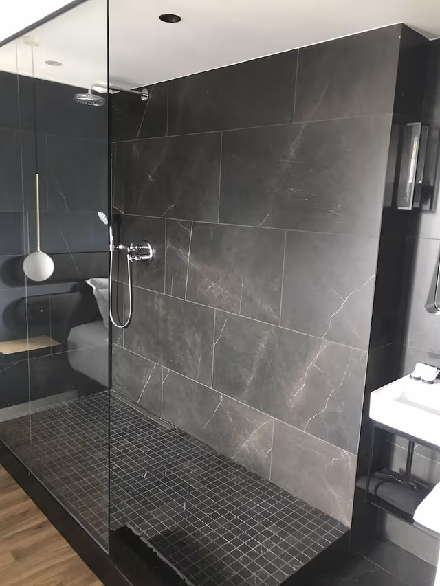 Suite 46
