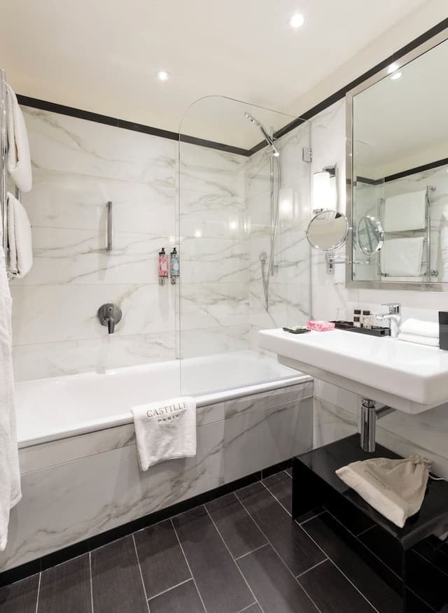 Junior Suite Duplex Eiffel Tower View