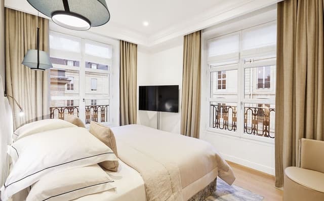 Suite (Prestige)
