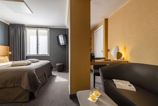 Junior Suite (access to the pool and gym)