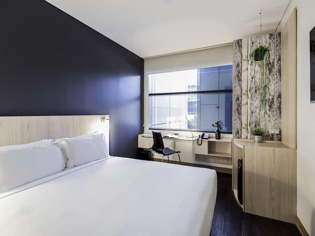 Standard Room, 1 King Bed
