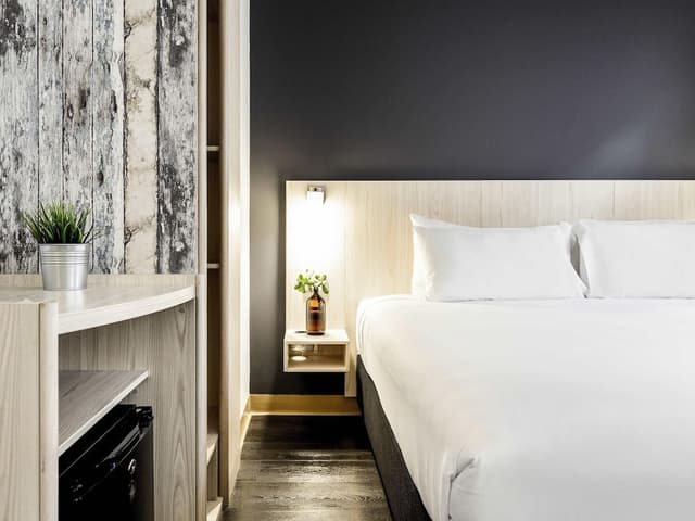 Standard Room, 1 King Bed