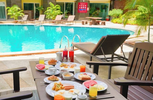Deluxe Room, Pool Access