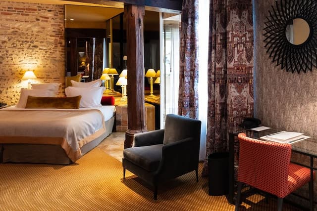 Deluxe Suite, Courtyard View
