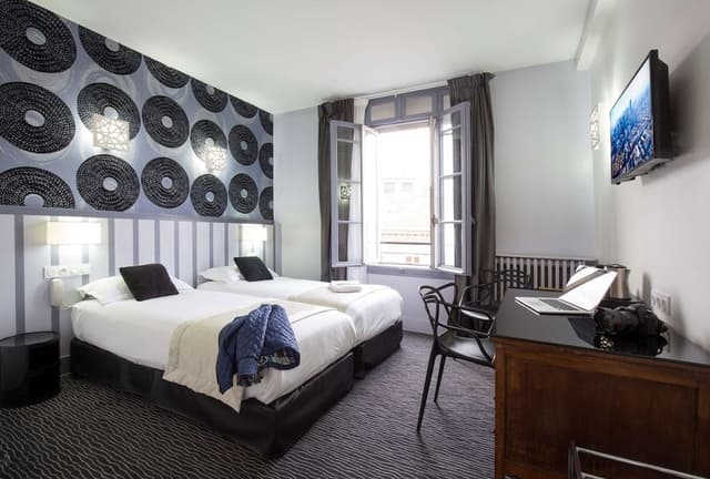 Chambre classique, double bed only.