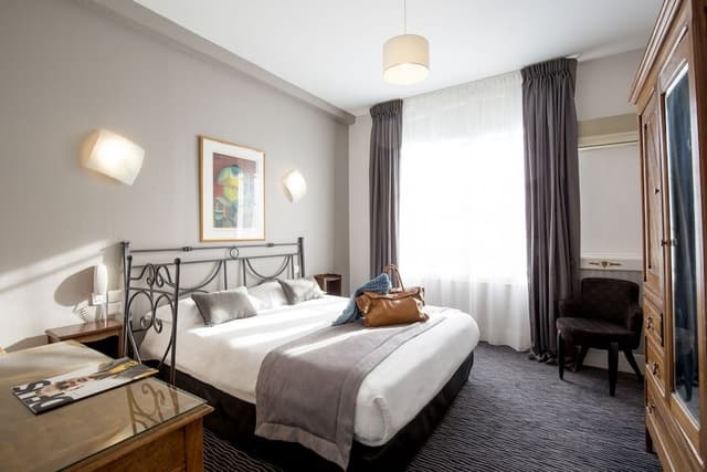 Chambre classique, double bed only.