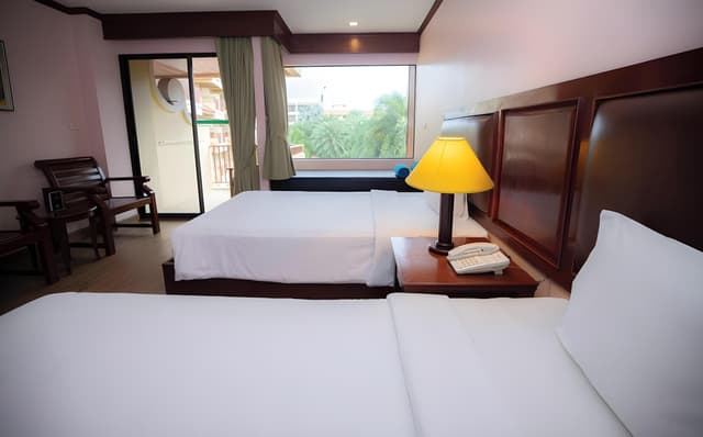 Oasis Pool View Twin Room with Balcony