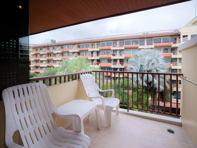 Deluxe Pool View Twin Room with Balcony