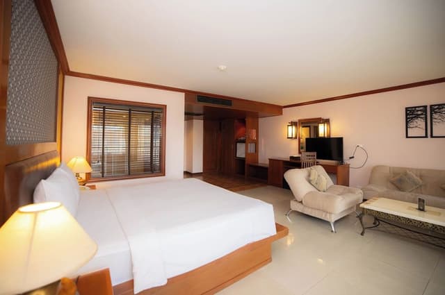 Executive Pool View King Room with Balcony