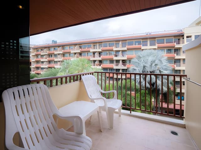 Deluxe Pool View Twin Room with Balcony