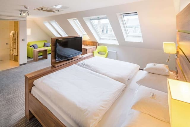 Deluxe Room, 1 King Bed (Converts to 2 Twin Beds;Larger Room)