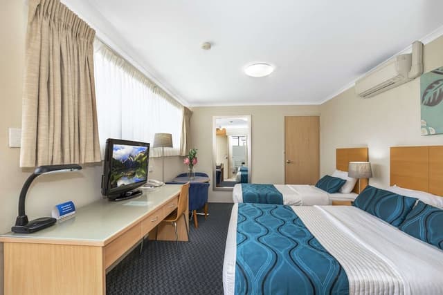 Deluxe Room, Multiple Beds, Non Smoking