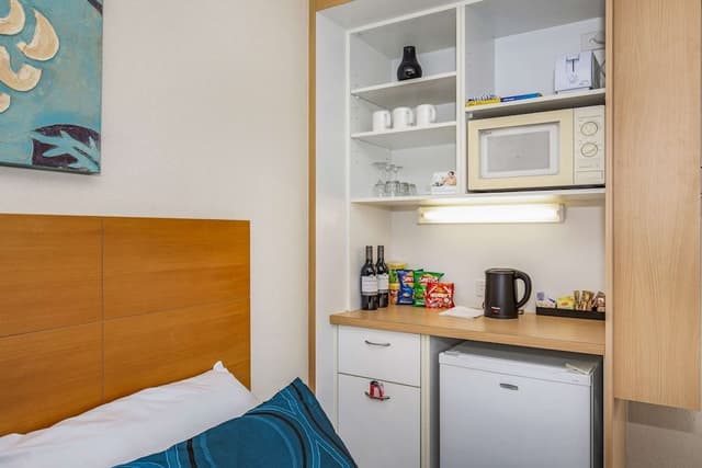 Deluxe Room, Multiple Beds, Non Smoking