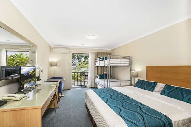 Suite, Multiple Beds, Non Smoking, Kitchenette (Living Room)